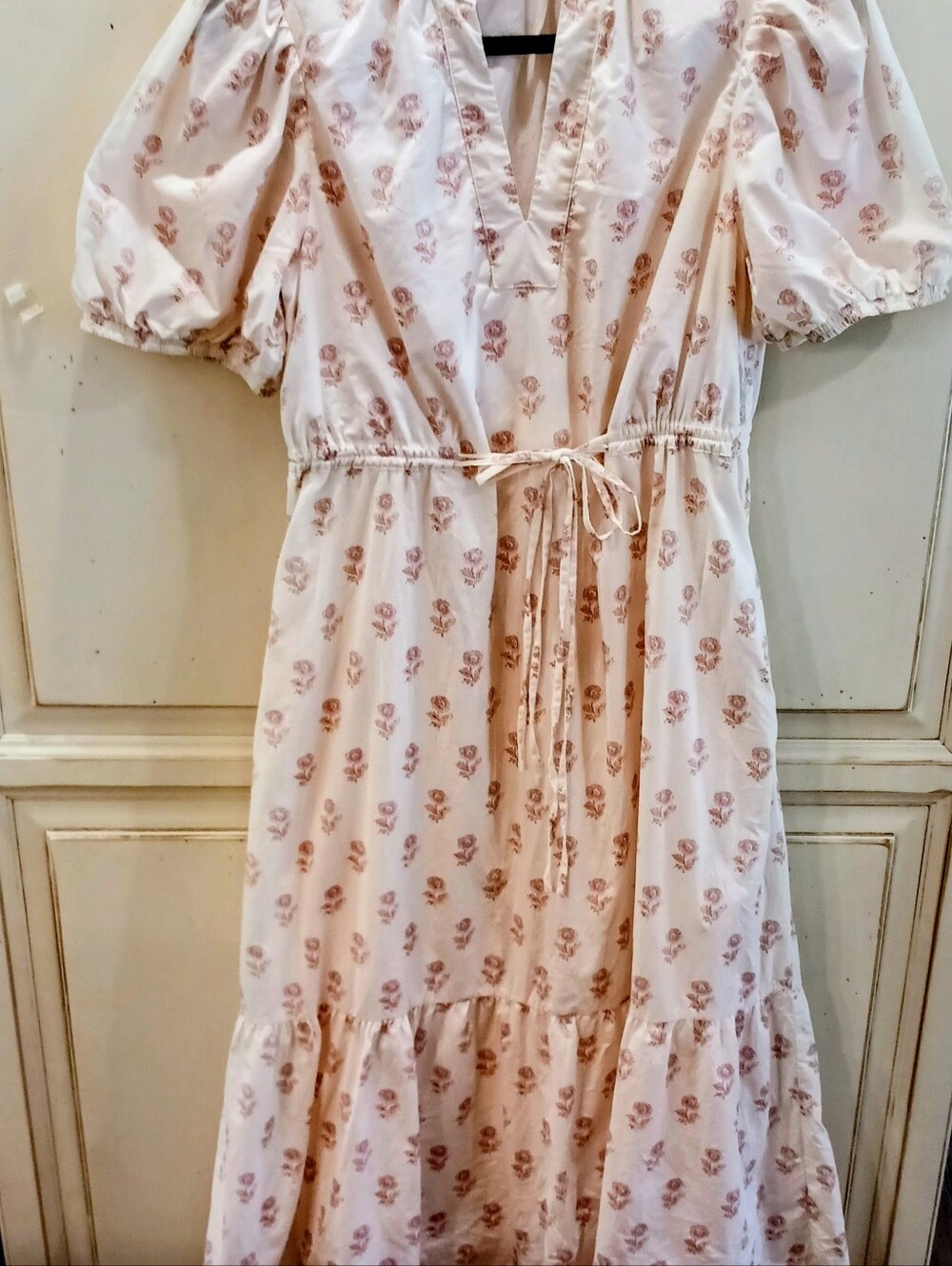 AUREUM White Maxi Dress with Blush Floral Print